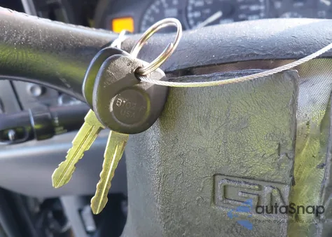 2002 Chevrolet Silverado 1500 Ls z USA, uszkodzony, nr VIN 2GCEC19T921162930